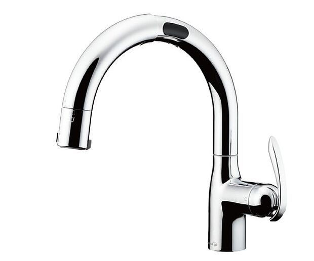 【【クリナップ】タッチレス浄水栓】腕を高く持ち上げず吐水止水が可能な側面センサーを採用。スムーズな操作性が、腕の負担を軽減。手についた泡や水が水栓に垂れにくい構造でお手入れも簡単。