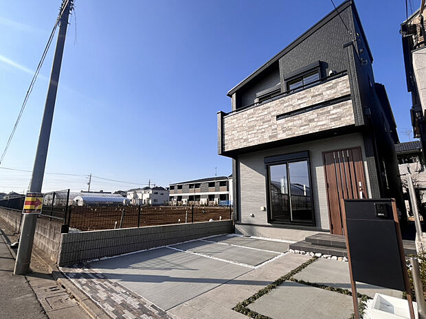 外観　32坪超の敷地面積を活かした2台分の駐車スペースと充実のプラン♪