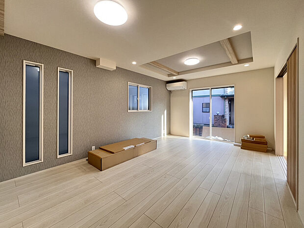 LDK17.0帖（2026年3月21日撮影）　17帖のLDKには床暖房を完備。天井には折上天井を採用し、デザイン性◎