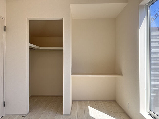 【【1号棟】洋室6.75帖WIC・カウンター】ウォークインクローゼット付！お部屋もすっきり片づけられます