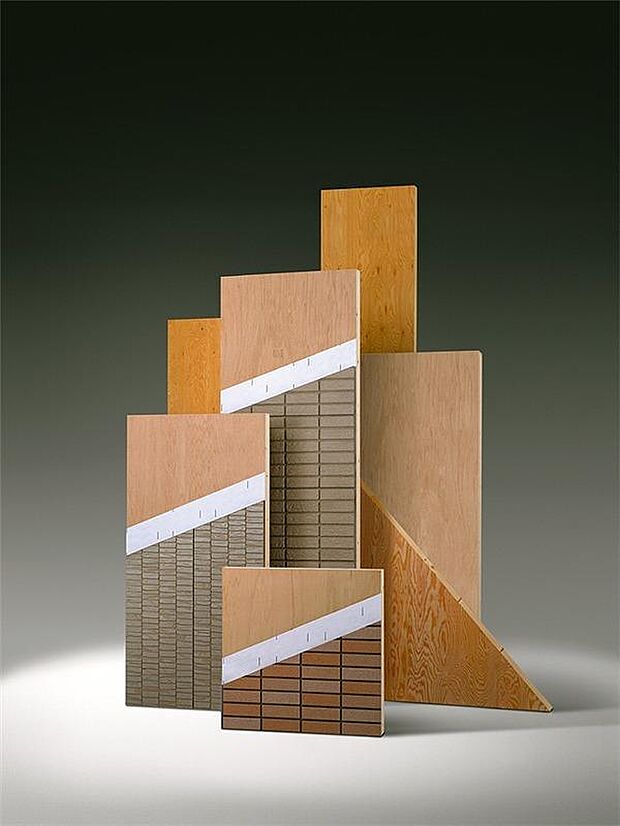 【木質パネル】「木の工業製品」として、1枚1枚正確に生産された木質パネルは、限界耐力計算を行うことにより、壁倍率8.5~11倍相当の強度を実現。そのため1階から3階まで同じ壁で構成できるだけの強度があります。