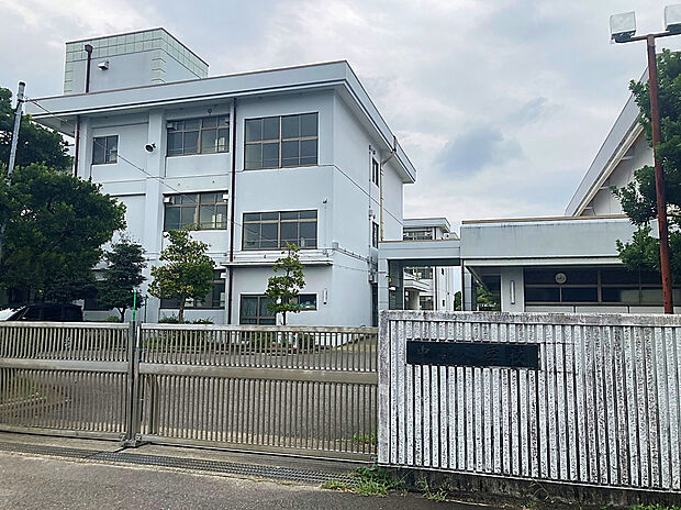 みよし市立中部小学校（約850m）
