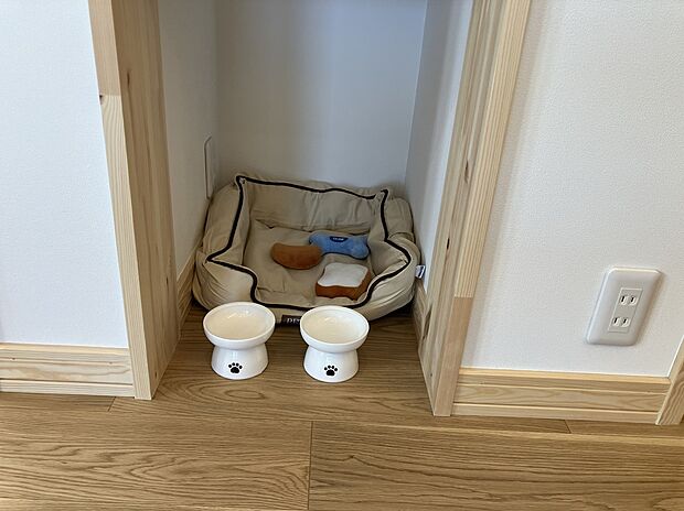 【フリースペース】ワンちゃん猫ちゃんの寝床、ロボット掃除機の待機場所等いろいろと使えます