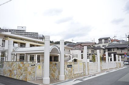 甲陽幼稚園 約700m (徒歩9分 )