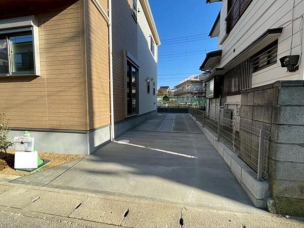 【駐車場】カースペース縦列2台駐車可能です