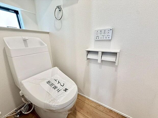 【トイレ】明るく清潔感のある節水型ウォシュレットトイレです