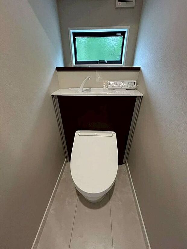 【トイレ】毎日使うトイレは落ち着きと清潔感のある、ホテルライクなタンクレスタイプです