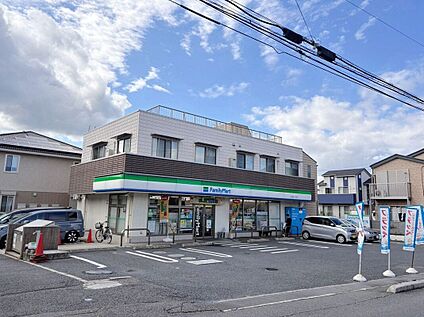ファミリーマート市川宮久保店 820m
