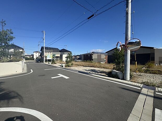 道路幅員約4m~8.50mで車の出し入れも安心ですね♪
開放感がある街並みが魅力的◎