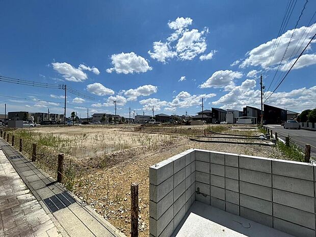 【現地写真】
全19区画の美しい邸宅街。ゆとりある街並みで、洗練された暮らしを叶えませんか。