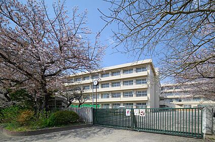 岡崎市立小豆坂小学校  680m