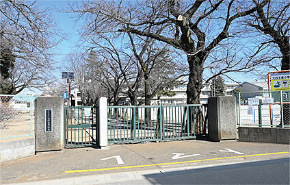 大砂土東小学校 現地から1050m～1130m。(徒歩14分～15分。)