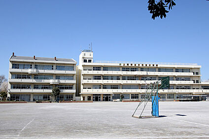 大石北小学校 現地から1320m～1350m。(徒歩17分。(最長))