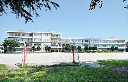 見沼小学校 現地から250m。(徒歩4分。)