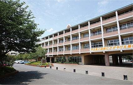 大谷場中学校 現地から1490m。(徒歩19分。)