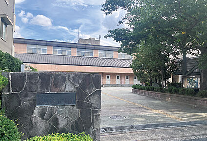 南越谷小学校 現地から572m～602m。(徒歩8分。(最長))