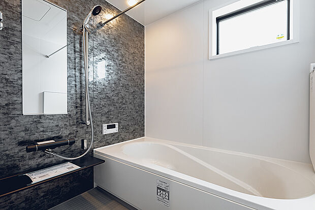 【浴室(2号棟)】ゆったりとした時間を過ごせるくつろぎのバスルーム。