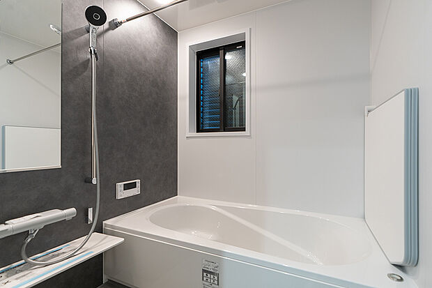 【浴室(1号棟)】ゆったりとした時間を過ごせるくつろぎのバスルーム。