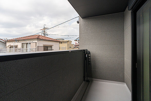 【インナーバルコニー(1号棟)】急な雨でも安心なインナーバルコニー。