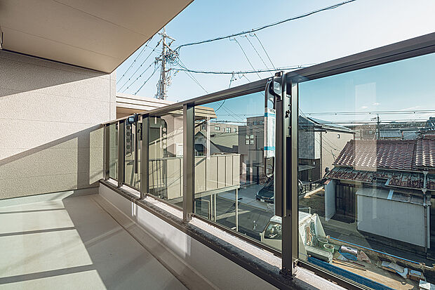 【インナーバルコニー(2号棟)】急な雨でも安心なインナーバルコニー。