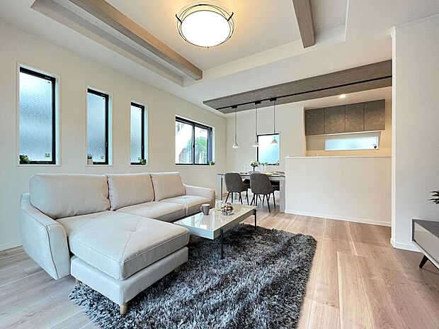 【【弊社プラン例：リビング】】お手持ちの家具の配置から、購入予定の家具サイズ、レイアウトを想定した設計まで、きめ細やかな設計を進めていきます。
※画像にはオプション商品も含まれております。