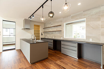 B号地のシステムキッチン現地施工例