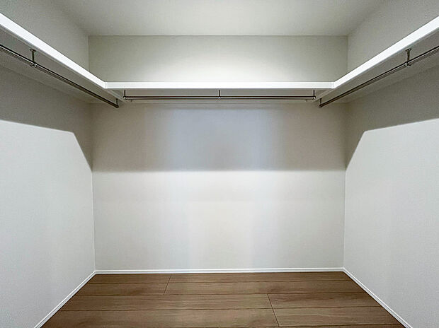 【2階廊下の大容量なWIC】広々としたウォークインクローゼット