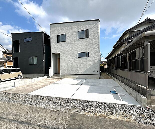 【前面道路が広くなりました】駐車も安心！