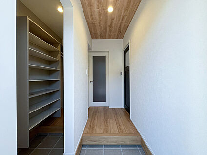 通り抜けできる玄関クローク