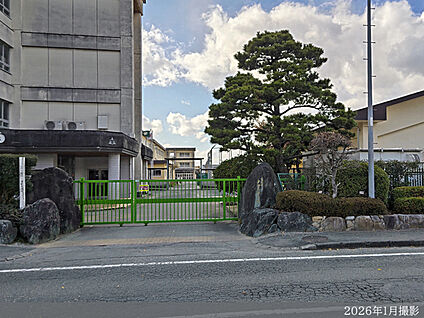 牟田山中学校 現地から900m～960m。(徒歩12分。(最長))