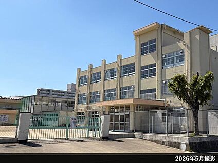 片江小学校 現地から370m～400m。(徒歩5分。(最長))