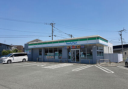 ファミリーマート合志黒石原店 現地から350m～370m。(徒歩5分。(最長))
