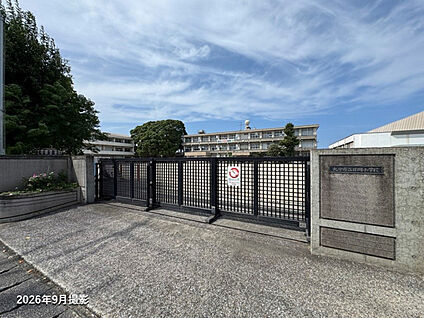 日岡小学校 現地から1360m～1384m。(徒歩17分～18分。)