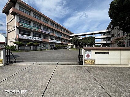 原川中学校 現地から1761m～1785m。(徒歩23分。(最長))