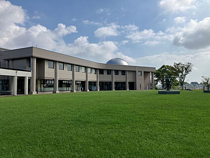 宮崎市立図書館 現地から660m。(徒歩9分。)