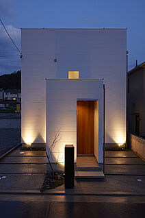 シュッとした家