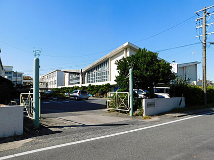 横須賀中学校 722m