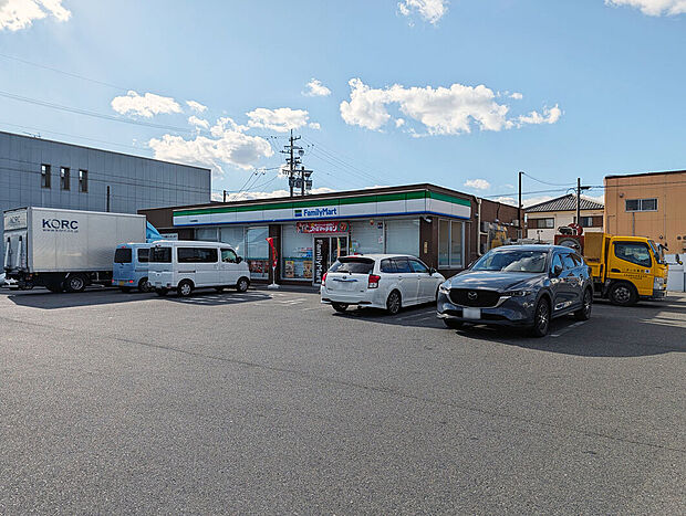 ファミリーマート大治役場南店(約208m)