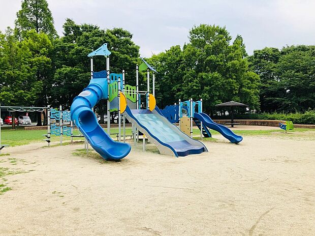 冨田公園(約1,100m)