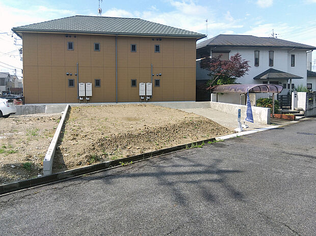 【B区画 現地土地写真】B区画
土地面積:130.19m2(39.38坪)
土地間口:14.4m
香久山小学校
日進北中学校
市バス「猪高緑地南」徒歩4分