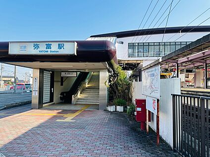 近鉄名古屋線「近鉄弥富」駅 約 955 ｍ(徒歩 12 分)