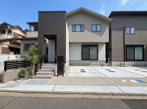 【外観/No1】
最終1邸、家具付き分譲中！LDKは約17.8帖。南側、西側の2方に窓を備えた、明るくシンプルな空間。リビング階段を採用しており、ご家族のコミュニケーションが取りやすい間取りです。