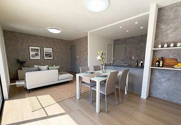 【【LDK/NO.2】】南側の掃き出し窓からは、南庭への出入りも可能です。全居室、お手入れのしやすいフローリング仕様。フロアモップなどを用いて、簡単にお掃除ができそうです。