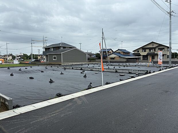 【現地土地写真】
全3区画の新しい街並みが誕生。敷地面積は91坪超。自由設計対応につき、ご家族のライフスタイルに合わせた住まいをご検討いただけます。