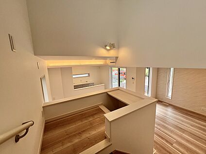 【コミュニケーションブリッジ/2号棟】