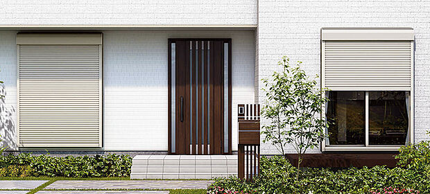 【【電動シャッター】 】天候による被害にも強く防犯性の高い電動シャッター。電動なので窓を開けずに操作もお手軽です。/弊社施工例