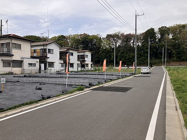 【【現地写真】】開放的なLDKを演出する折上天井や書斎、豊富な収納スペースなど多彩なプランをご用意しております。ご希望をお聞かせくださいませ。