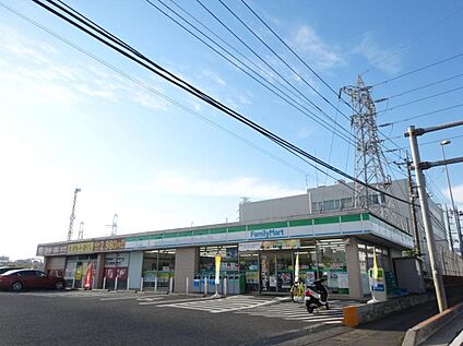 ファミリーマート鳩ケ谷南店 約550m(徒歩7分)