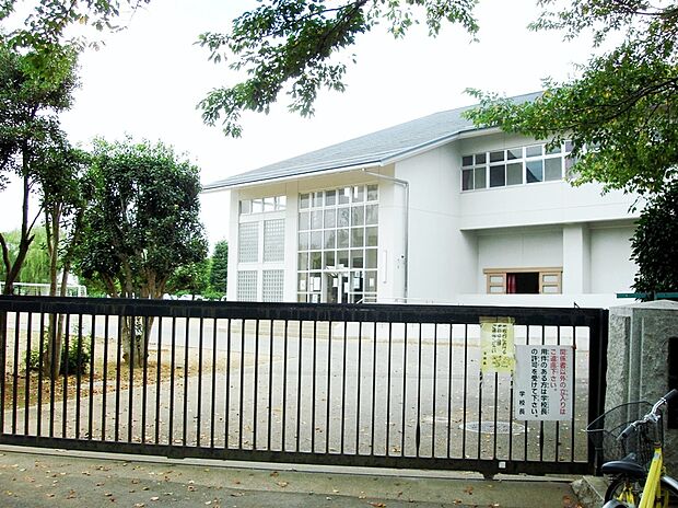 牛久小学校 960m