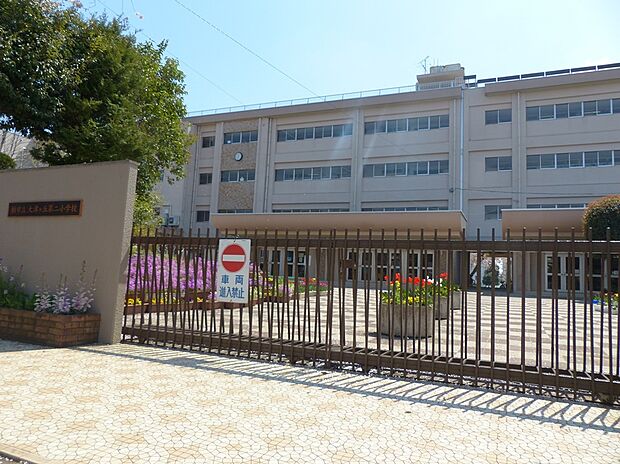 大津ヶ丘第二小学校 813m